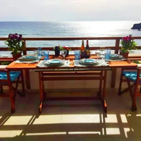 Waves Harmony Corfu بيت للعطل *
